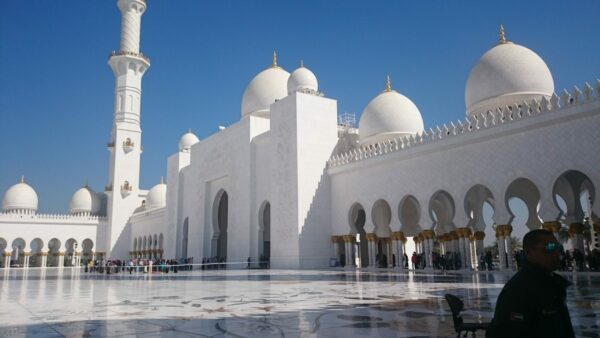 Abu Dhabi Citytours a ’bruidhinn Gearmailtis