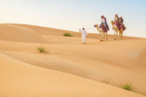 Safari in cammello nel deserto di Dubai