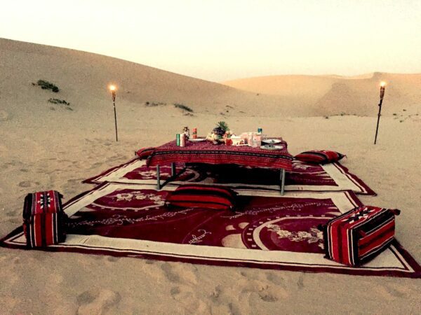 Sivatagi vacsora Abu Dhabiban
