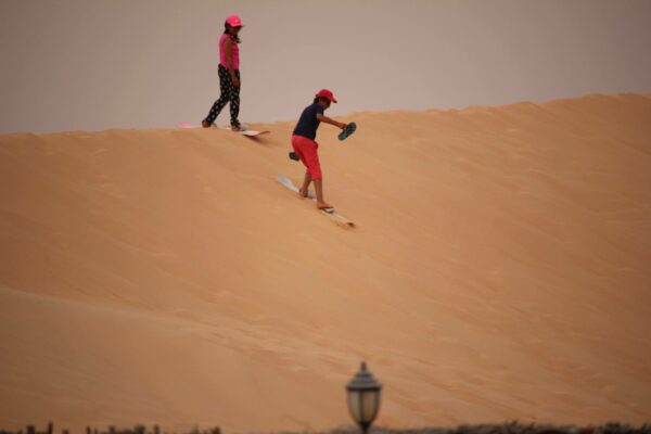 Sandboarding na pustyni