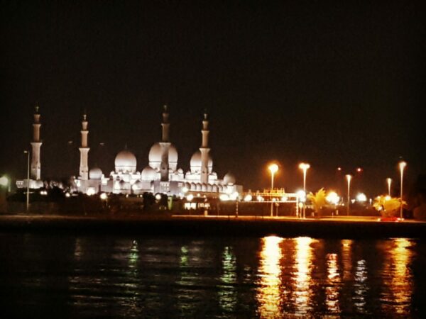 Grand Mosque ser på Moonlight Boat Tour