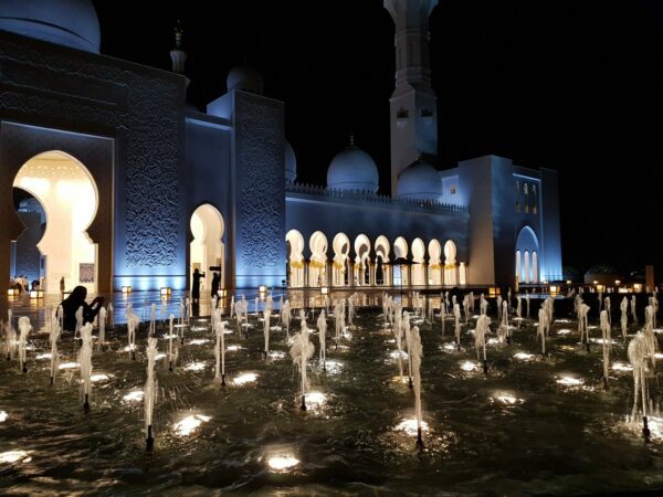 भव्य मस्जिद में महान शाम