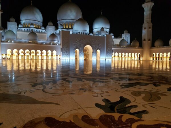 Gaano katagal bisitahin ang Sheikh Zayed Mosque gabi