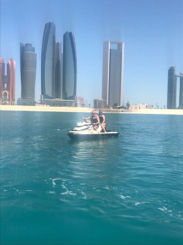 Rèis Jetski ann an Abu Dhabi