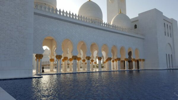 सुबह पर्यटन स्थलों का भ्रमण अबू धाबी