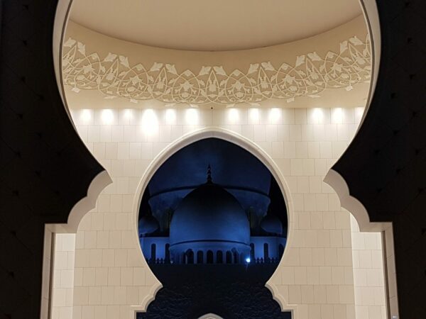Nyitvatartás: Abu Dhabi mecset