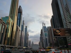 Càin trafaic rathaid san UAE