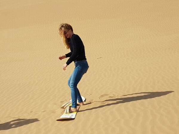 Sandboarding in der Wüste
