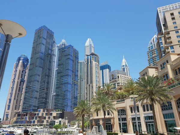 Hol található a Dubai Marina Walk?