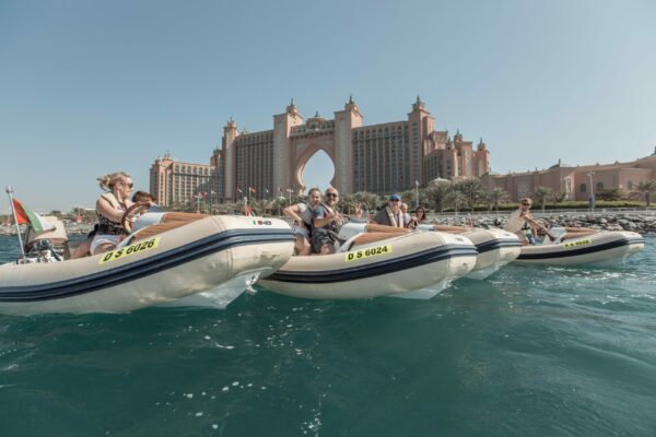 Hero Boot selbst fahren Dubai