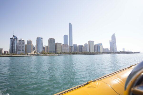 Fahrt mit dem Schnellboot in Abu Dhabi