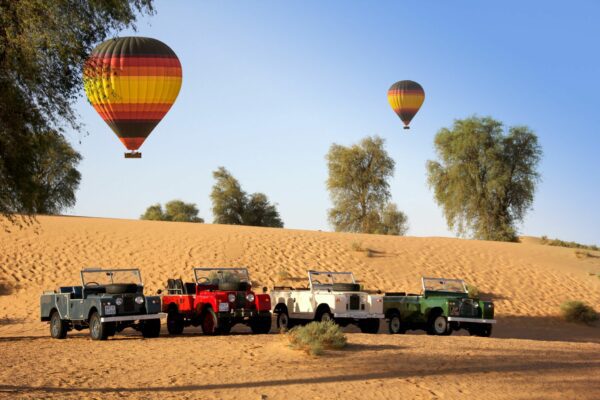 Passeig en globus pel desert de Dubai