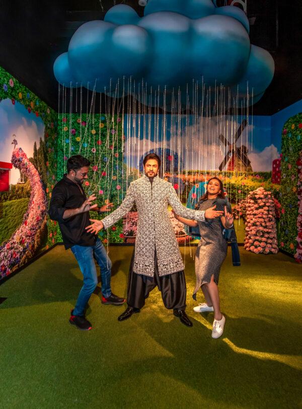 Meet Shah Rukh Khan in Madame Tussauds Dubai