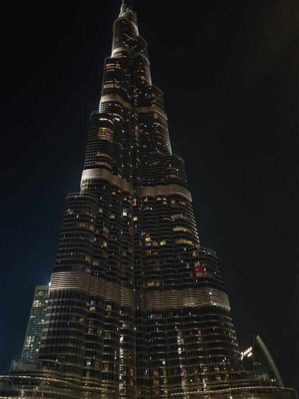 रात पर्यटन स्थलों का भ्रमण दुबई बड़ी बस