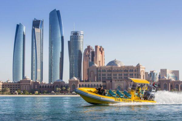 De-gule-båtene-Abu-Dhabi-Sightseeing-tur-Emirates-Palace-etihad-tårnene